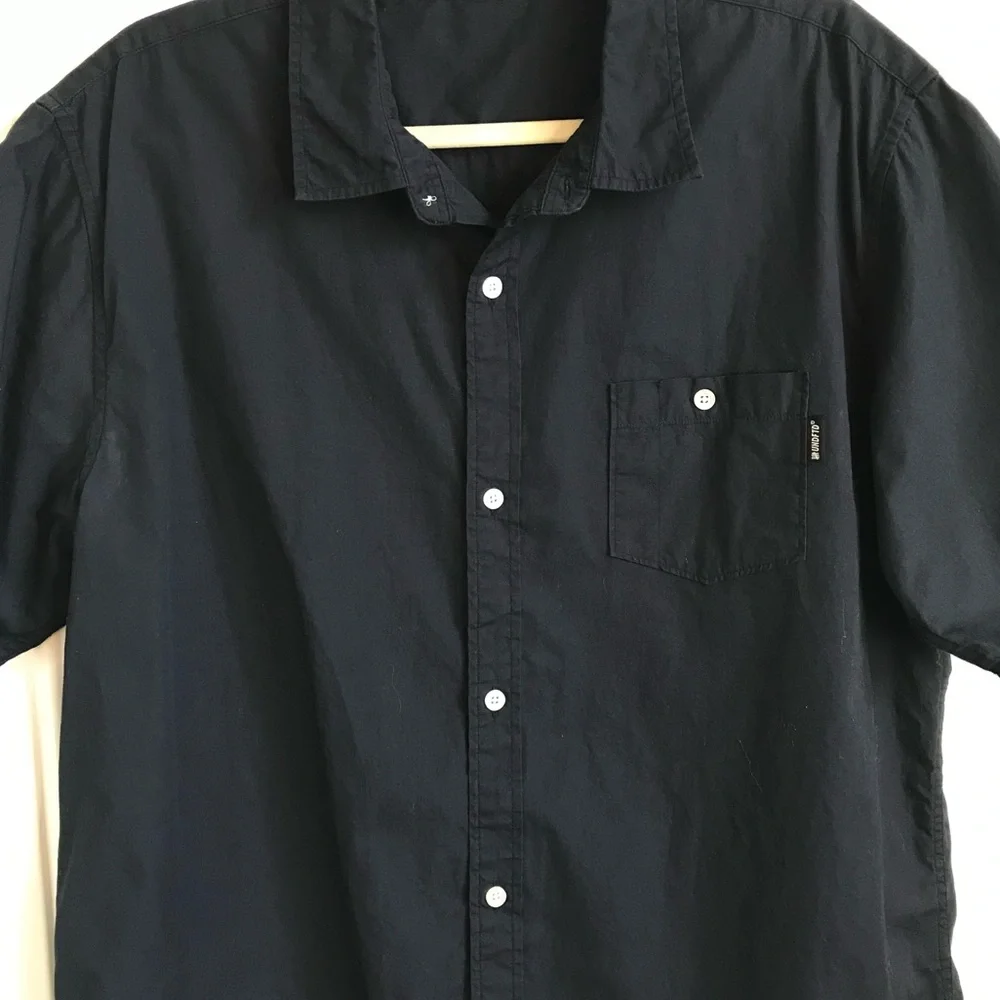 Undefeated Men’s XL Black Short Sleeve Button Up Shirt with chest pocket in EUC - Picture 9 of 14